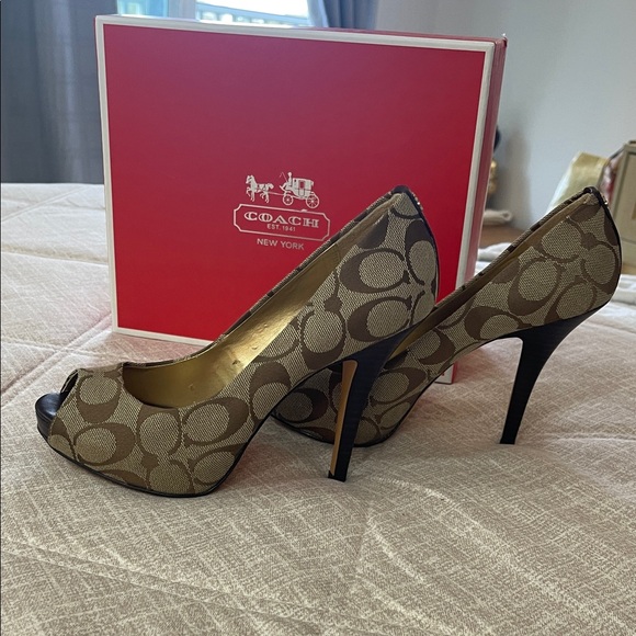 Coach Women's Tan Patterned Peep Toe Heels - Picture 3 of 9